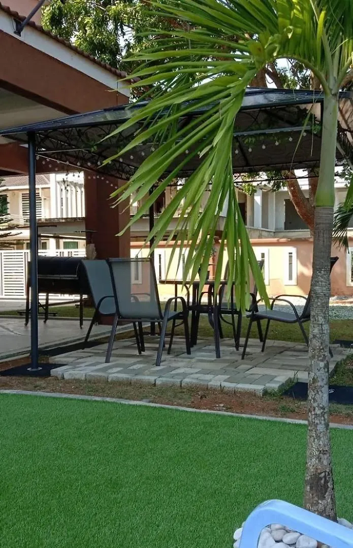 Al Baraqah Baiti Homestay Melaka With Garden Pool Kampong Padang Keladi